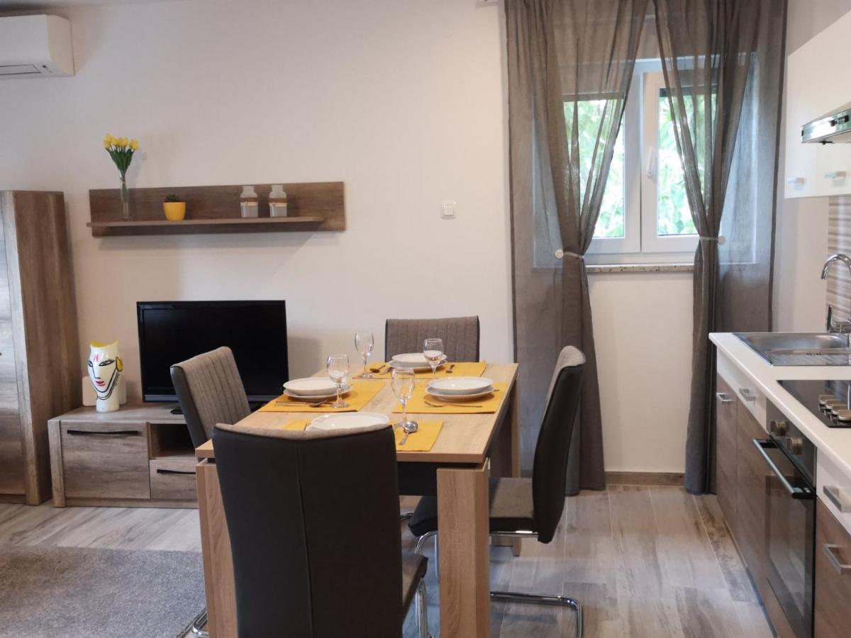 Eugenia Apartman Póla Kültér fotó